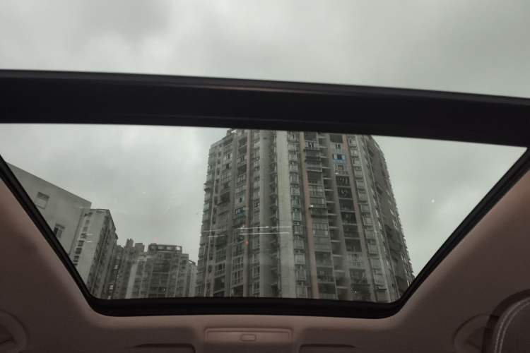 Used Volkswagen Tiguan L 2020 330TSI Automatic Two-Wheel Drive Smart Luxury Edition China VI Standard
