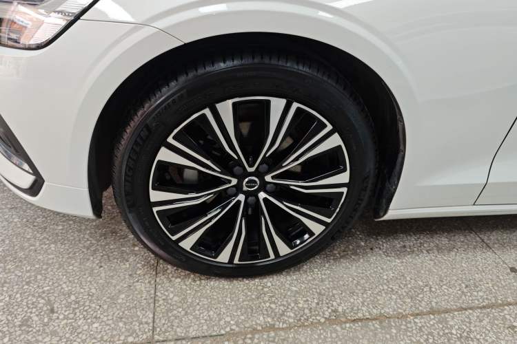 Used Volvo S60 2023 B4 Zhiyuan Luxury Edition
