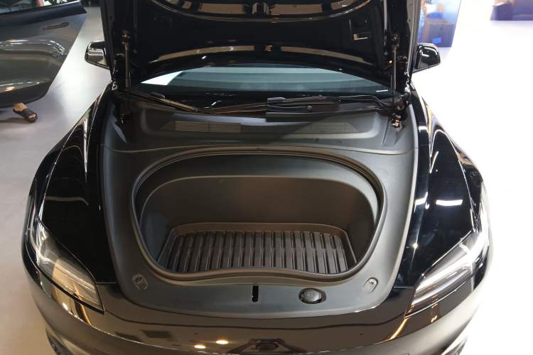 Used Tesla Model 3 2023 Rear-Wheel-Drive Version
