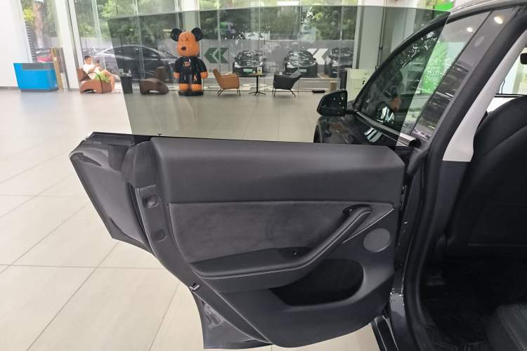 Used Tesla Model Y 2021 Long-Range All-Wheel-Drive Version
