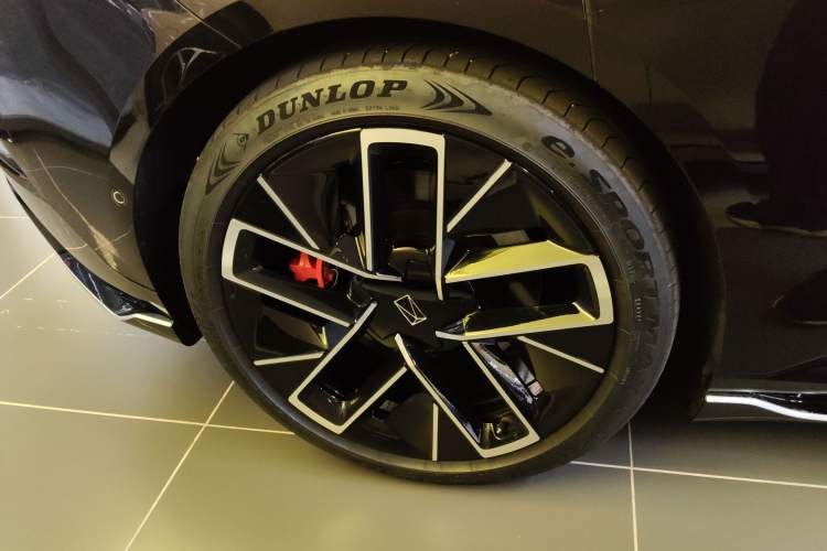 Used  11 2025 Ultra Extended-Range Edition
