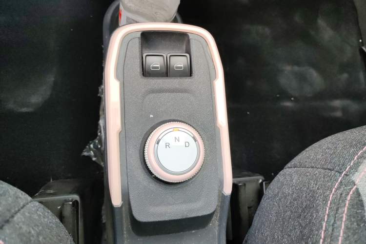 Used Chery QQ Ice Cream 2022 170km Sundae Phosphate Lithium-Ion