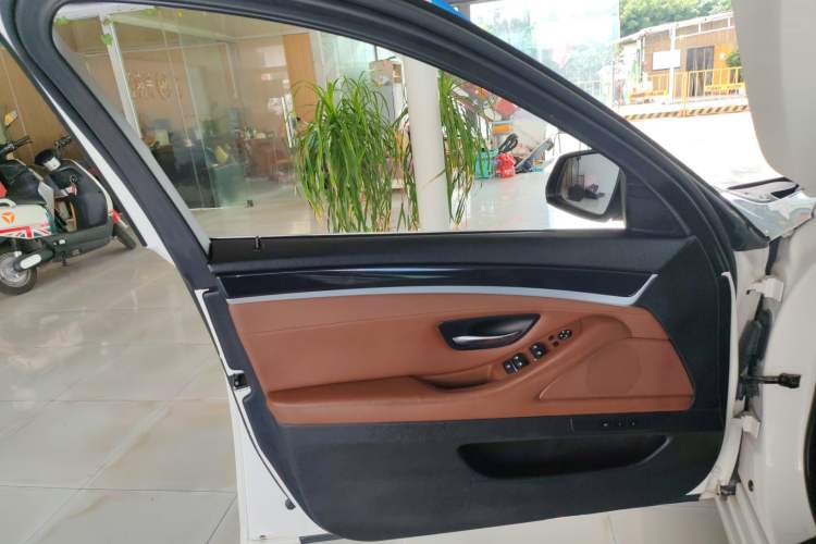 Used BMW 5 Series 2014 520Li Elegant Model
