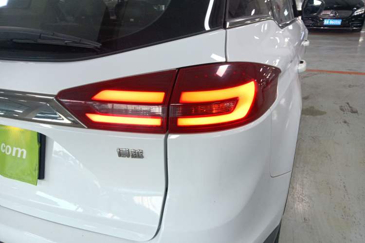 Used Geely Auto Emgrand X7 Sport 2018 1.8TD Automatic Two-Wheel Drive Smart Connect 4G Internet Edition
