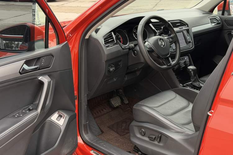 Used Volkswagen Tiguan L 2017 330TSI Automatic Two-Wheel Drive Luxury Edition