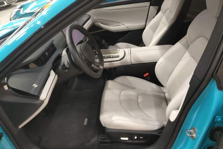 Used  SU7 2024 Rear-Drive Standard Founder Edition
