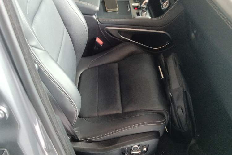 Used Jaguar F-PACE 2021 250 PS R-Dynamic SE
