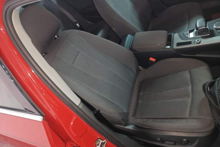 Used Audi A4L 2017 Plus 40 TFSI Ambition Model
