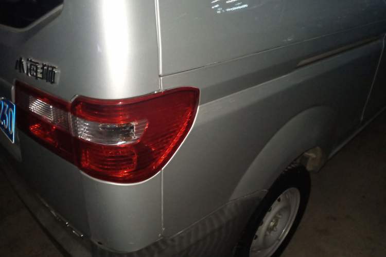 Used Jinbei Hiace X30 2023 1.5L Super-Comfortable Passenger Van 5/6/7-Seater Non-Air-Conditioned Version Model SWC15M