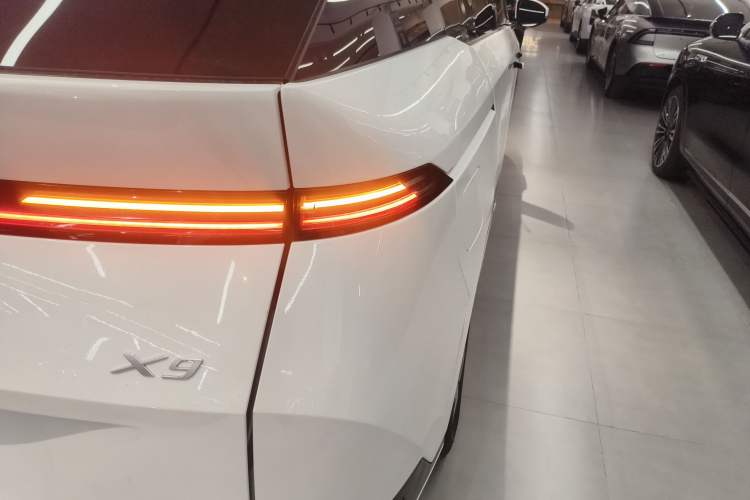 Used XPeng X9 2024 702 Ultra-Long Range Max
