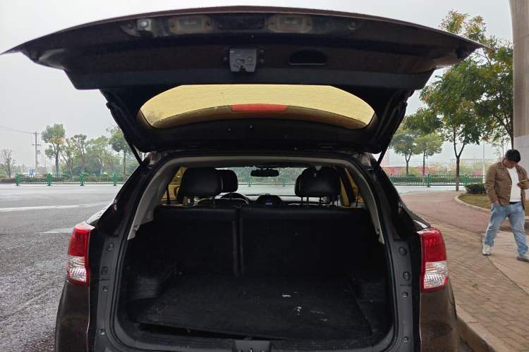 Used Huatai Santa Fe 2016 1.5T Gasoline Manual Two-Wheel Drive Smart Enjoyment i3 Model
