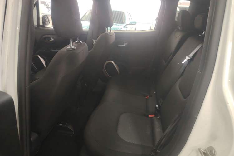 Used  Renegade 2017 180T Automatic Kinetic Edition+
