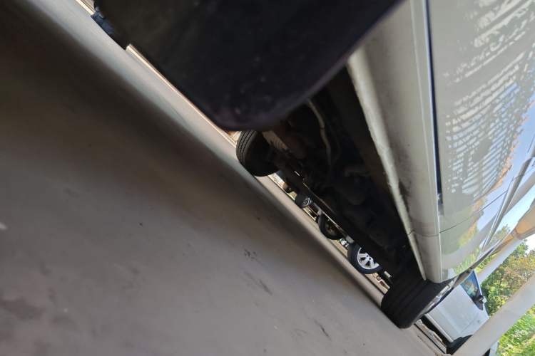 Used SAIC MAXUS Xintu V80 2024 Aotuntong 6MT Short-Wheelbase Ultra-Low Roof 127 Ps 5/6 Seats
