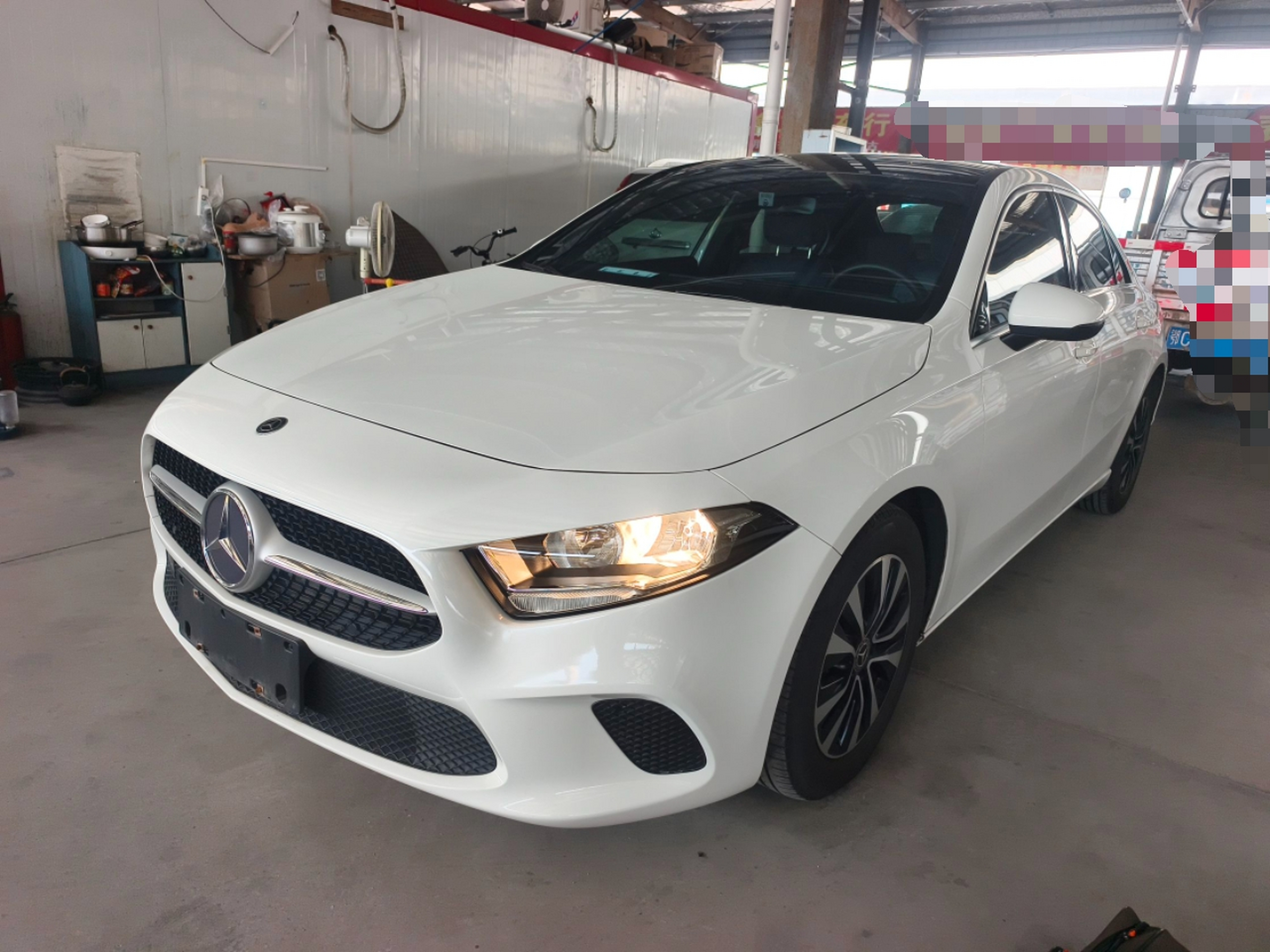 Под передней частью автомобиля