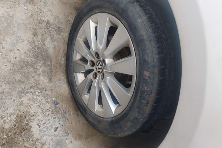 Used Volkswagen Lavida 2013 Restyled Classic 1.6L Manual Comfort Edition
