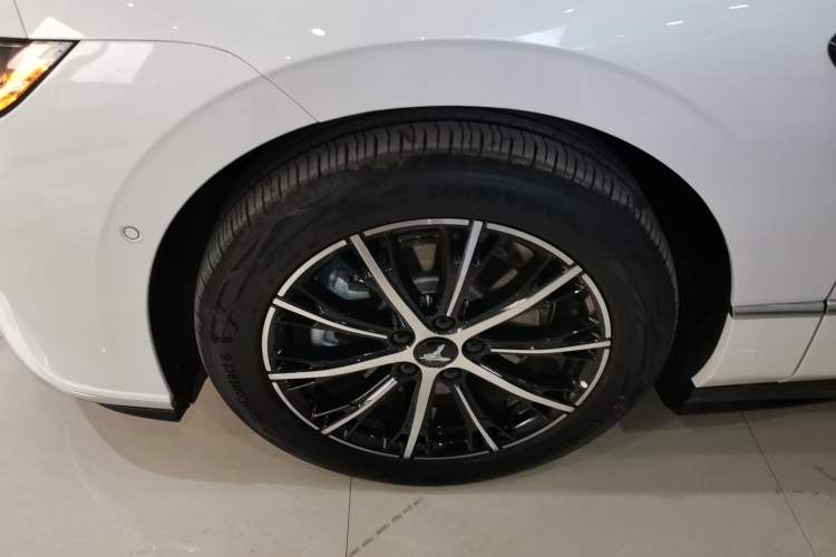 Used VOYAH PASSION 2024 PHEV Four-Wheel Drive Ultra-Long Range Executive Edition
