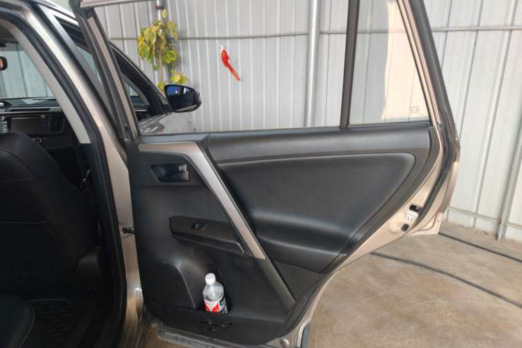 Used Toyota RAV4 2016 2.5L Automatic 4x4 Elite Edition
