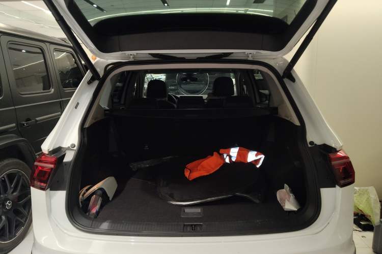 Used Volkswagen Tiguan L 2023 Restyled 330TSI Automatic Two-Wheel Drive R-Line Enhanced Comfort Version
