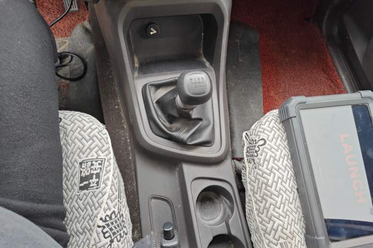 Used Wuling Hongguang V 2019 1.5L Jingqu Edition Sealed-Window Vehicle China VI LAR
