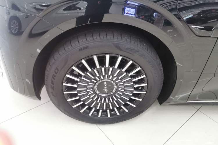 Used Zeekr 009 2024 7-Seater Aisle Version 108 kWh
