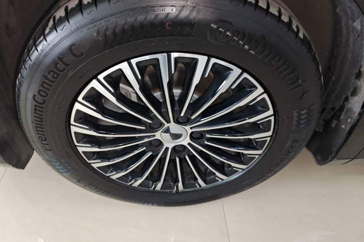 Used Denza D9 2022 DM-i 1040 Prestige Model