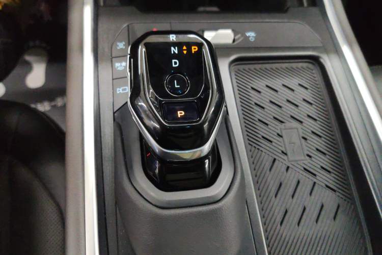 Used Ford Edge 2025 Ford Explorer L 2.0T EcoBoost E-Hybrid Four-Wheel-Drive 7-Seater Supreme Model
