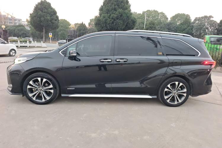 Used Toyota Granvia 2023 2.5L Hybrid Flagship VIP Edition
