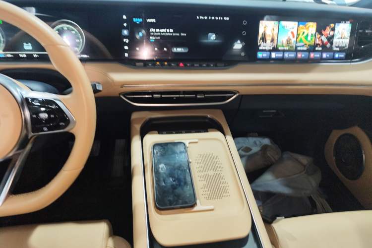 Used VOYAH FREE 2023 Four-Wheel Drive Extended-Range Model with Ultra-Long Range
