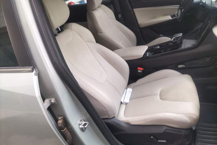 Used Geely Auto Emgrand X7 Sport 2023 Boyue COOL 1.5TD ZhiZun Edition
