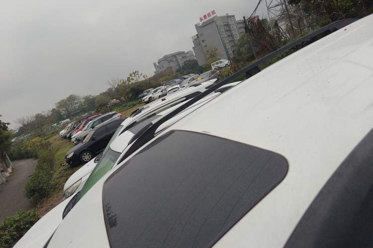 Used HYOSOW H3 2015 1.5L Manual Luxury Model
