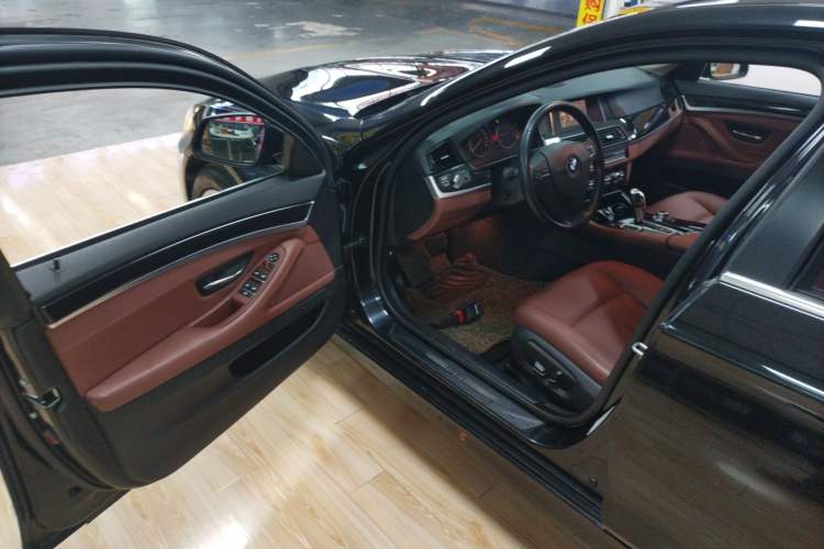 Used BMW 5 Series 2014 520Li Elegant Model
