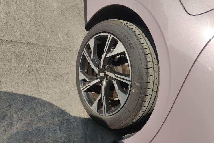 Used  L6 2024 125km Creative Edition
