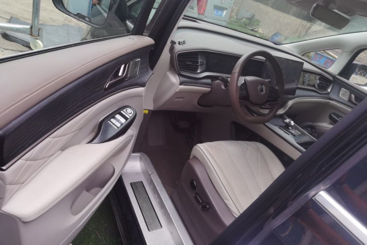 Used Denza D9 2022 DM-i 970 Four-Wheel Drive Flagship Model
