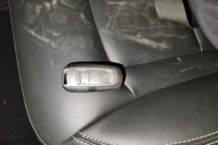 Used Geely Auto Emgrand X7 Sport 2016 2.0L Manual Smart Connect Version
