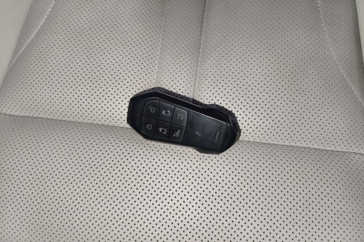 Used XPeng X9 2025 702 Four-Wheel Drive High-Performance Max
