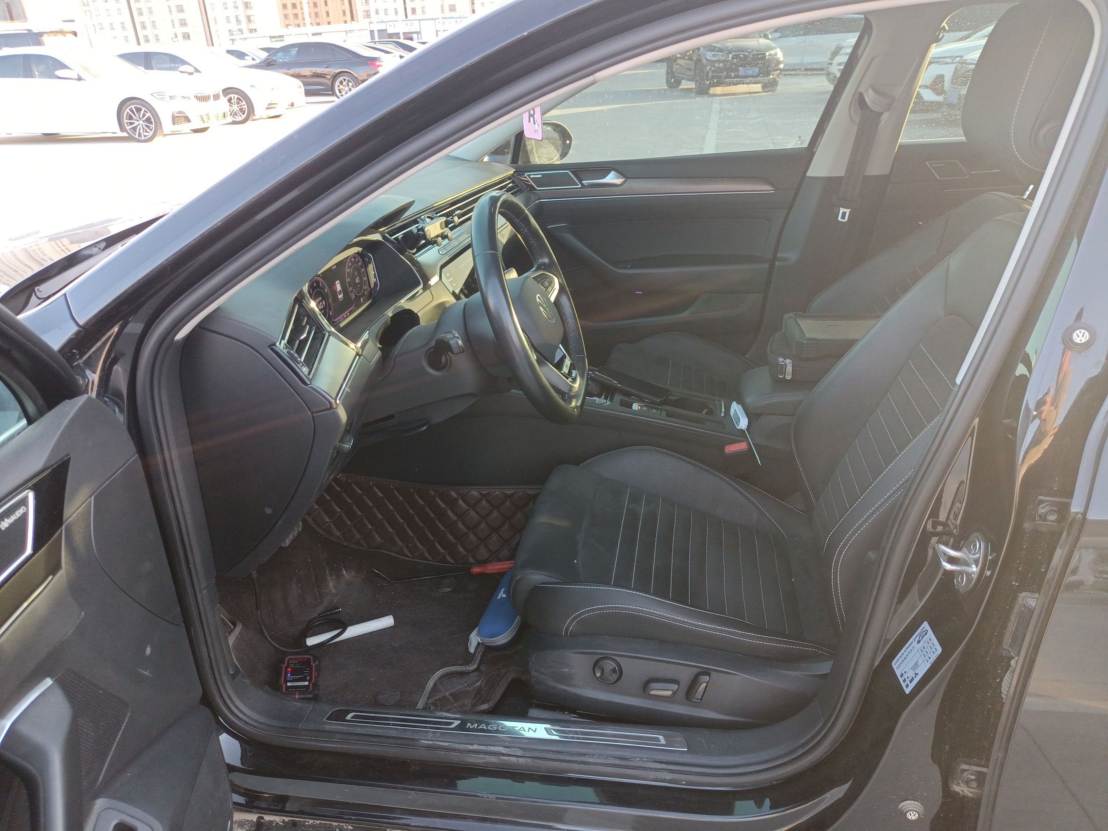 Переднее сиденье в автомобиле