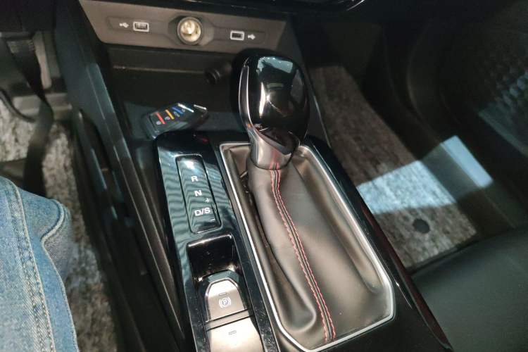 Used MG 5 2022 180 DVVT CVT Youth Luxury Edition
