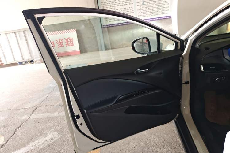 Used Buick Velite 6 2023 430km Range Commuter Version
