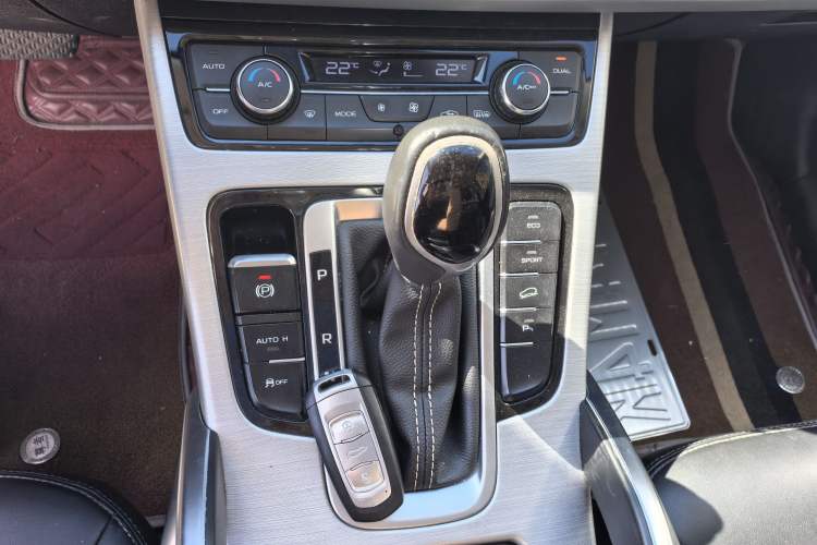 Used Geely Auto Emgrand X7 Sport 2016 1.8TD Automatic ZhiShang Model
