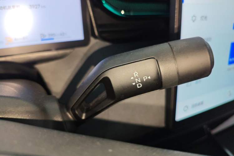 Used Lynk & Co 08 EM-P 2023 120km Long-Range Halo