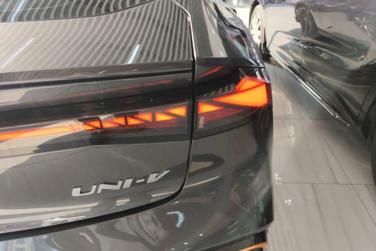 Used Changan UNI-V 2023 1.5T Sport Edition
