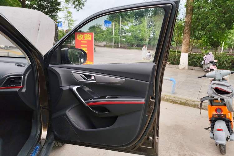 Used Changan CS55 2018 1.5T Automatic Colorful Edition China V Standard
