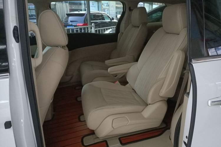 Used Buick GL8 2023 Facelifted Land Cruiser Executive Luxury Version
