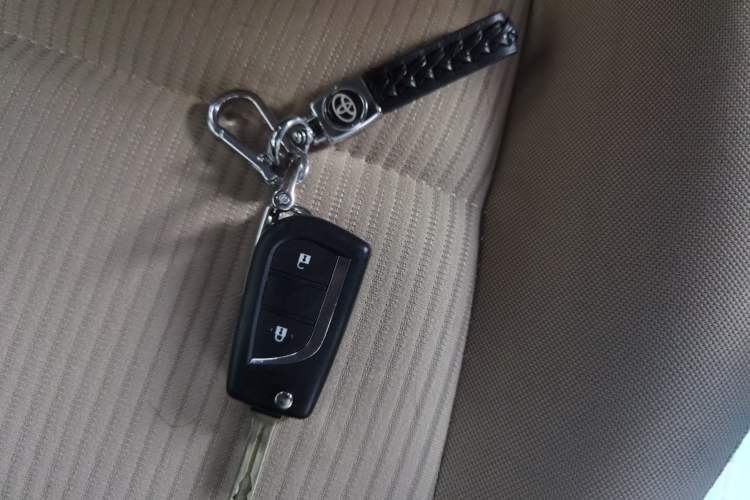 Used Toyota RAV4 2015 2.0L CVT Two-Wheel Drive Fashion Edition