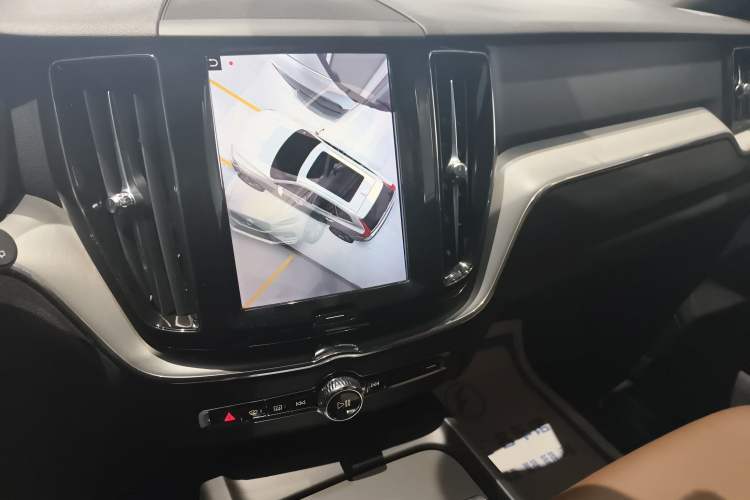 Used Volvo XC60 2023 B5 4x4 Smart Luxury Edition
