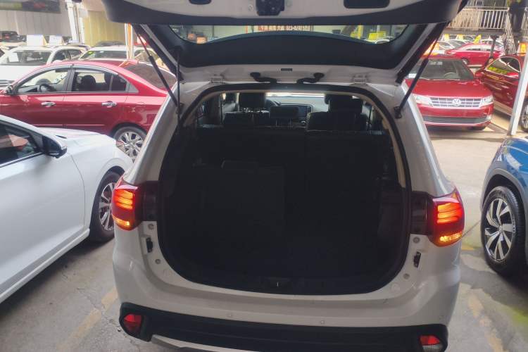 Used Mitsubishi Outlander 2016 2.4L 4x4 Luxury Edition 7-Seater
