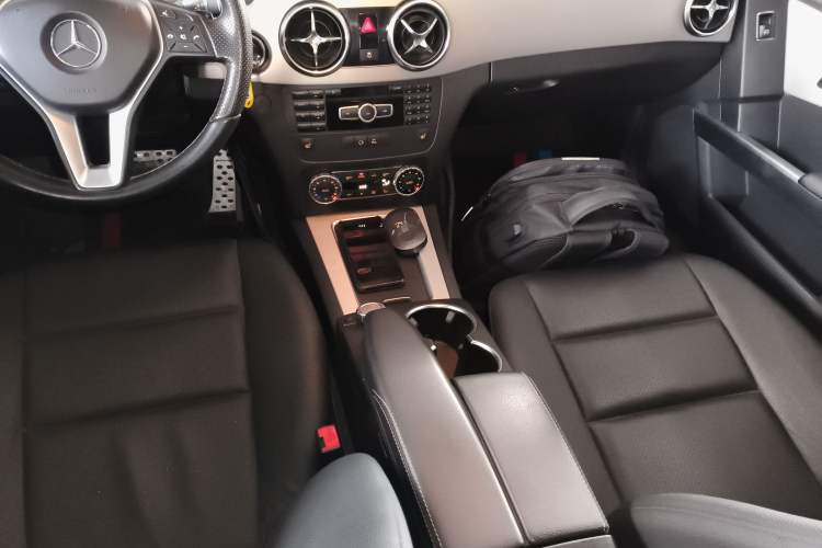 Used Mercedes-Benz GLK-Class 2013 GLK 300 4MATIC Dynamic Sunroof Model
