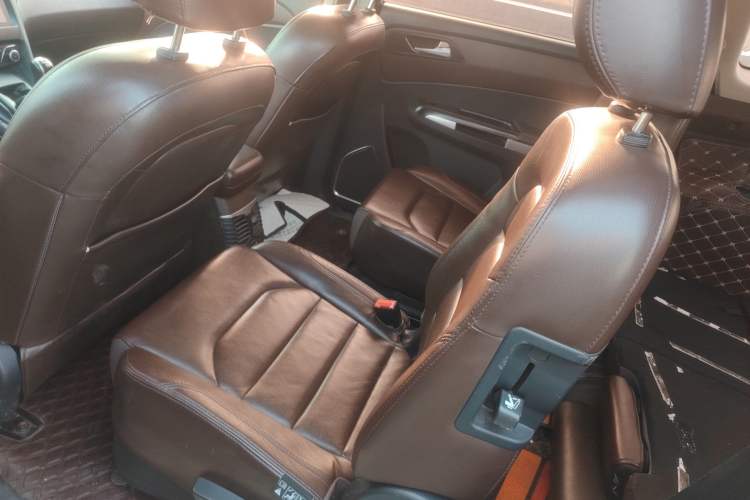 Used Haima V70 2016 2.0L Manual - Enjoyment Version 6 Seats