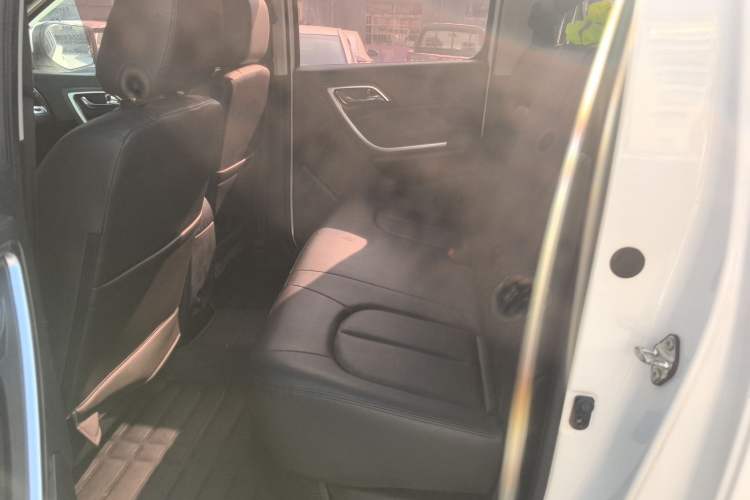 Used JMC Yuhu 3 2018 2.5T Diesel 4x4 Luxury Edition Long Wheelbase
