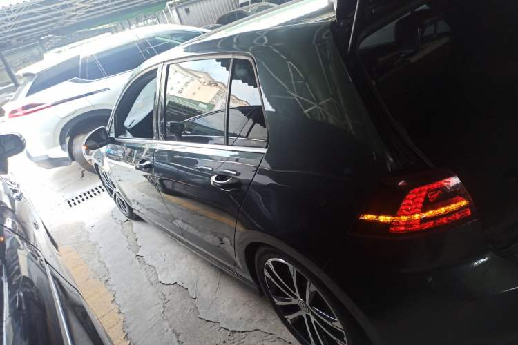 Used Volkswagen Golf 2016 1.4TSI Automatic R-Line
